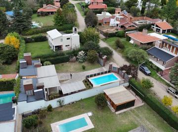 Casa · 115m² · 4 Ambientes · 2 Cocheras · Villa Carlos Paz, Venta 2 Cabañas, Pileta, Quincho, Cochera, a 50 m del Río