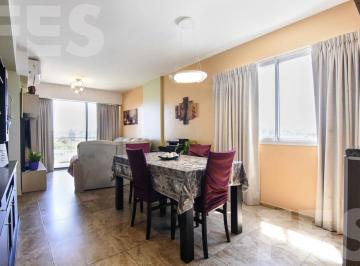 Departamento · 67m² · 3 Ambientes · 1 Cochera · Venta 3 Ó 4 Amb, Alto y con 3 Balcones. en Esquina, Pompeya