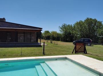 Casa · 130m² · 3 Ambientes · 2 Cocheras · Casa Chalet en Venta en Pucará Los Búhos, Roldán