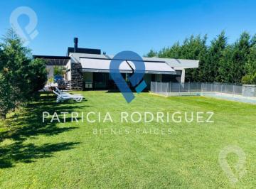 Casa · 175m² · 4 Ambientes · 1 Cochera · Casa en Venta en Los Talas Barrio Privado