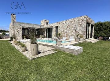 Casa · 200ha · 4 Ambientes · Casa en Venta en Barrio Arenas del Sur