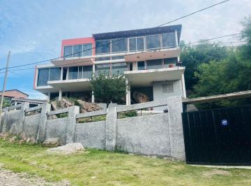 Casa de 9 ambientes, Villa Carlos Paz · Casa en Venta en B Costa Azul con Vista Al Lago