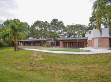 Casa · 343m² · 6 Ambientes · Increible Casa con Gran Parque Villa California