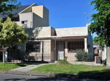 Casa · 69m² · 4 Ambientes · Casa 3 Amb en Venta en Jose Marmol a Refaccionar
