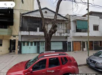 Casa · 371m² · 5 Ambientes · 1 Cochera · Casa en Venta a Refaccionar en Parque Chacabuco
