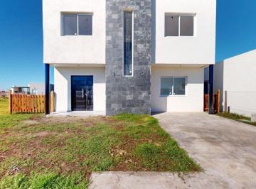 Casa · 60m² · 4 Ambientes · 1 Cochera · Venta de Casa 4 Ambientes en Barrio Laguna Azul