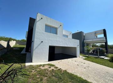 Casa · 210m² · 5 Ambientes · 2 Cocheras · Venta Casa 3 Dorm. Barrio Tierralta