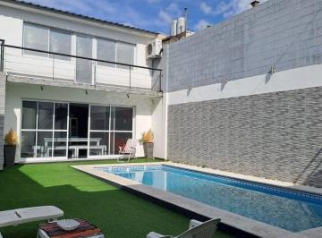 Casa · 188m² · 6 Ambientes · 2 Cocheras · Venta Casa 6 Amb. con Patio, Pileta, Villa Luro