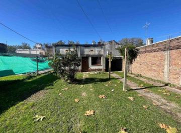 Casa · 87m² · 3 Ambientes · 1 Cochera · Venta Casa 3 Amb, Villa de Mayo. Exc. Ubicacion