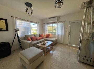 Casa · 160m² · 7 Ambientes · Venta Complejo 3 Cabañas con Piscina Acantilados