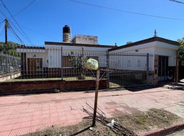 Casa · 166m² · 4 Ambientes · 1 Cochera · Casa 2 Dorm. + Departamento Alberdi