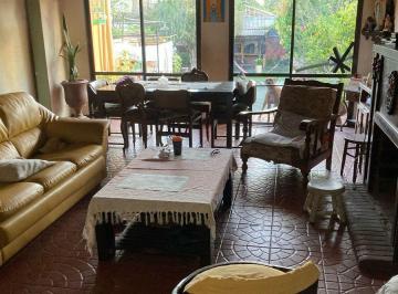 Casa · 243m² · 3 Ambientes · 1 Cochera · Excelente Oportunidad en El Centro de Salto