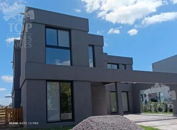 Casa · 190m² · 6 Ambientes · 2 Cocheras · Casa en El Canton - Golf