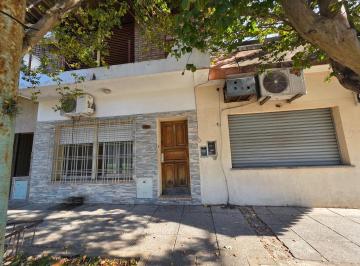 Casa · 180m² · 4 Ambientes · 1 Cochera · En Venta en Palomar Casa en Esquina de 4 Ambientes + 2 Locales F: 10243