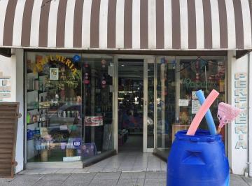 Local comercial · 28m² · 1 Ambiente · En El Palomar Local a La Calle con Baño. F: 10389