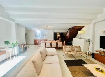 Casa · 200m² · 4 Ambientes · 1 Cochera · Venta Casa 4 Ambientes Haedo Chico con Piscina