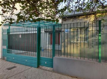 Casa · 85m² · 4 Ambientes · 1 Cochera · Gral. Bustos - Alquiler - Casa 2d + Monoambiente!