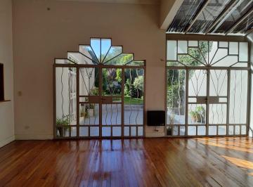 Casa en Alquiler de 7 ambientes  · Casa en Alquiler 5 Ambientes con Gran Jardín y Departamento Independiente