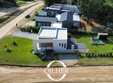 Casa de 4 ambientes, Costa Esmeralda · Casa en Venta de 3 Dorm. C/ Cochera. Senderos 1. Lote de 1035 m²