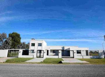 Casa · 403m² · 7 Ambientes · 3 Cocheras · Casa en Alquiler La Cañada