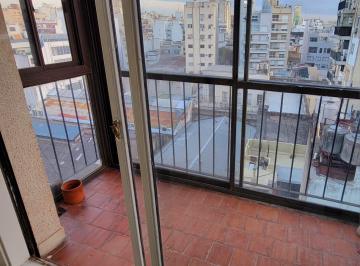 BALCON CUBIERTO · Monoambiente con Cocina Separada. Mucha Luz