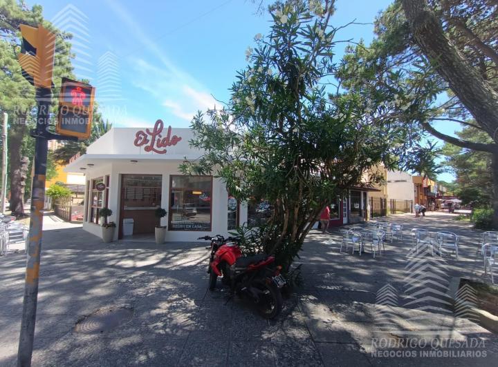 Terreno · 595m² · 4 Ambientes · 1 Cochera