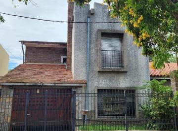 Casa · 200m² · 5 Ambientes · 1 Cochera · Warnes Al 1000 Venta Casa 3 Dorm. en Barrio Alberdi - Rosario