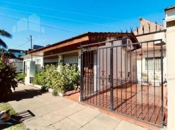 Casa · 77m² · 3 Ambientes · 1 Cochera · Venta Casa 3 Ambientes Apto Credito en Castelar Norte