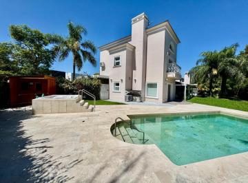Casa · 234m² · 6 Ambientes · 6 Cocheras · Casa en Venta en Santa Barbara