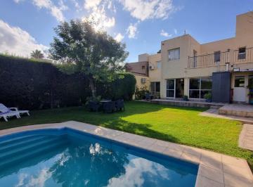 Casa · 333m² · 4 Dormitorios · 4 Cocheras · Casa en Venta