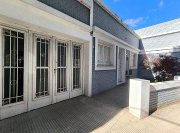 Casa · 200m² · 5 Ambientes · 2 Cocheras · Se Alquila Casa en Santo Tome - 3 Dorm. - Pileta