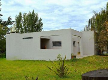 Casa · 115m² · 4 Ambientes · 1 Cochera · Casa en Venta 2 Terrenos en Lobos 960 m²