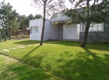Casa · 150m² · 5 Ambientes · Casa en Venta en Barrio Residencial I, Costa Esmeralda