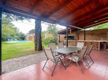 Casa · 207m² · 6 Ambientes · 2 Cocheras · Venta/permuta - Casa de 4 Dorm. con Pileta y Jardin, Fisherton, Rosario.