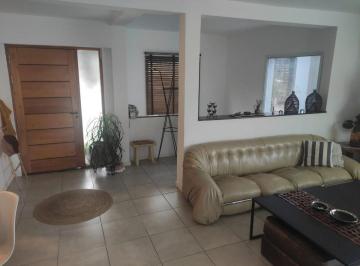 Casa · 215m² · 10 Ambientes · 1 Cochera · Venta Exclusiva Casa Premium en La Estanzuela