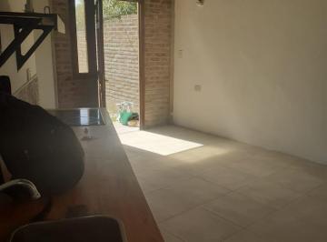 comedor amplio · Casa en Barrio Tranquilo y Seguro de Roldan. Ideal 2 o 3 Personas.