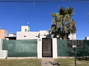 Casa · 75m² · 2 Ambientes · Alquiler - Impecable Casa de un Dormitorio en Funes City