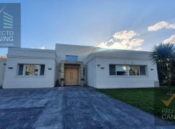 Casa · 161m² · 6 Ambientes · Casa en Venta en Canning Barrio Don Joaquín