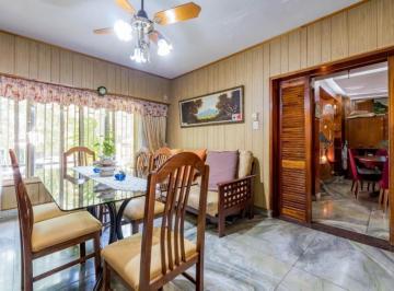 Casa · 113m² · 5 Ambientes · 1 Cochera · Venta / Permuta Casa 3 Dorm. Barrio Ludueña Apta Crédito