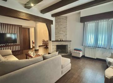 Local comercial · 178m² · 4 Ambientes · 2 Cocheras · Chalet 4 Ambientes, con Garage Doble, Parque y Parrilla, en Alquiler.