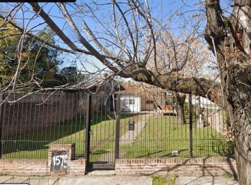 Casa · 102m² · 4 Ambientes · 1 Cochera · Casa Chalet en Venta en Luis Guillon, Lomas de Zamora, G. B. a. Zona Sur
