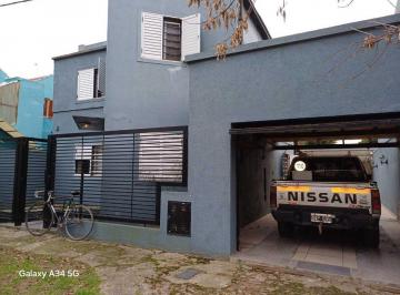 Casa · 160m² · 6 Ambientes · 1 Cochera · Casa Alquiler Los Hornos