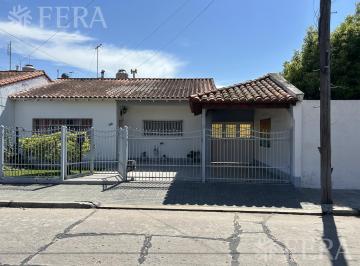 Casa · 107m² · 4 Ambientes · 3 Cocheras · Venta de Casa 4 Ambientes con Cochera en Wilde