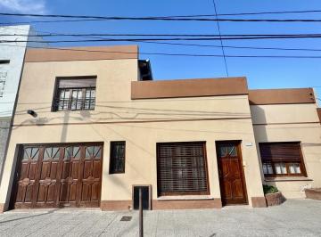 Casa · 180m² · 7 Ambientes · 1 Cochera · Casa en Withe