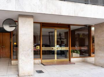Departamento · 282m² · 6 Ambientes · 1 Cochera · Montevideo y Quintana