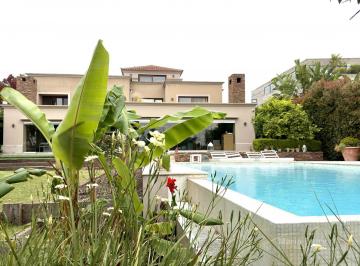 Casa · 690m² · 8 Ambientes · 2 Cocheras · Casa en Venta Golf Al Lago Central 5 Dorm.