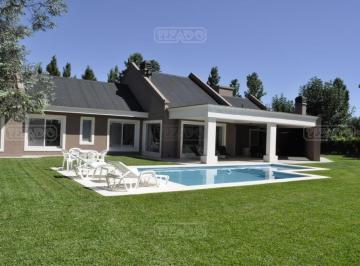 Casa · 300m² · 4 Ambientes · 3 Cocheras · Alquiler Los Pinguinos, Zona Oeste