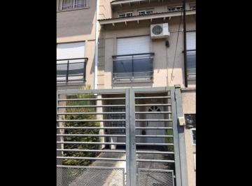 Casa · 90m² · 4 Ambientes · 1 Cochera · Triplex en Alquiler en Villa Luzuriaga