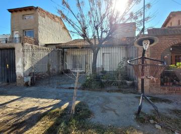 Casa · 55m² · 4 Ambientes · 1 Cochera · Casa en Venta B° San Lorenzo