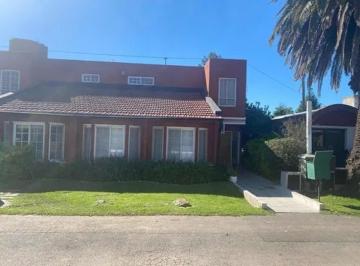 Casa · 190m² · 6 Ambientes · 2 Cocheras · Venta Casa 6 Ambientes Barrio El Venado I Permuta